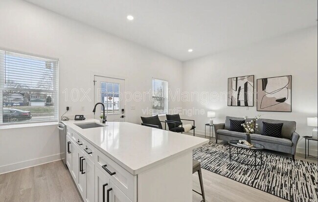 Building Photo - 92 E Innis Ave