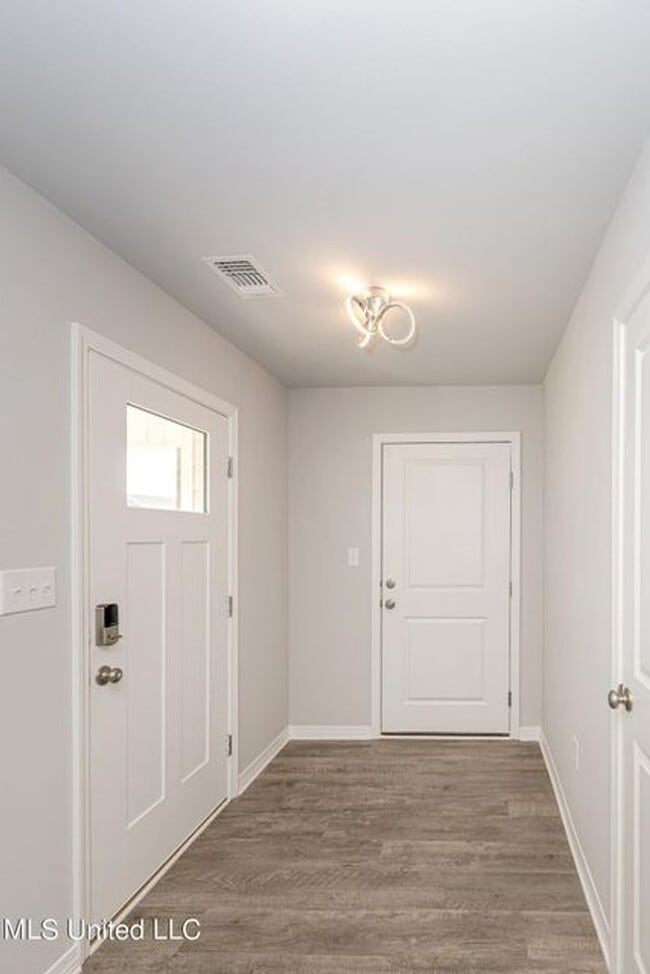 Building Photo - GORGEOUS HOME FOR RENT