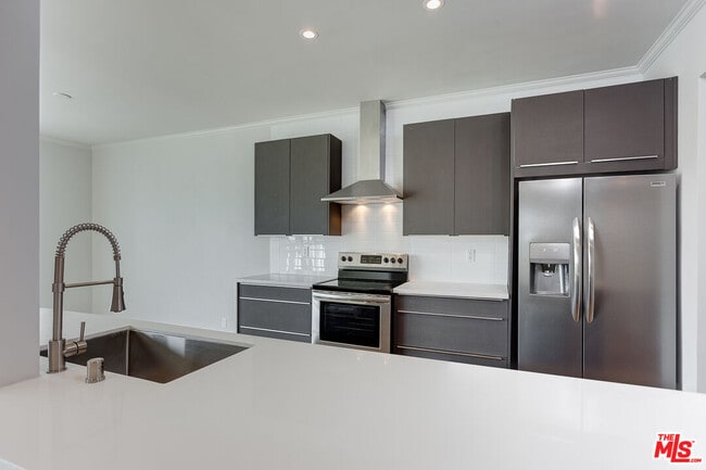 Building Photo - 12320 Montana Ave