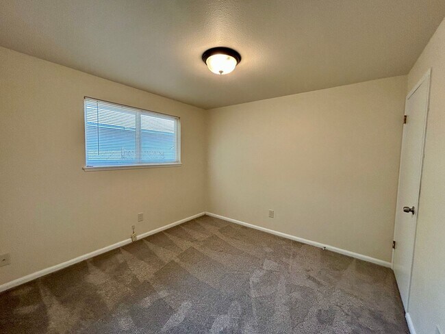 Building Photo - 1308 N Alder St