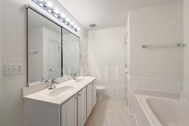Building Photo - 3021 Barrymore St