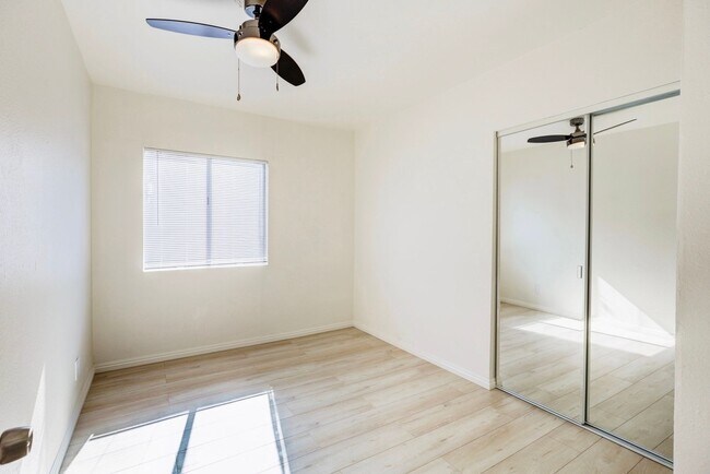 Building Photo - 3659 6th Ave