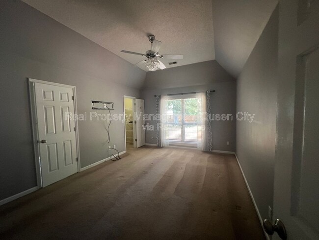 Building Photo - 3910 Armitage Dr