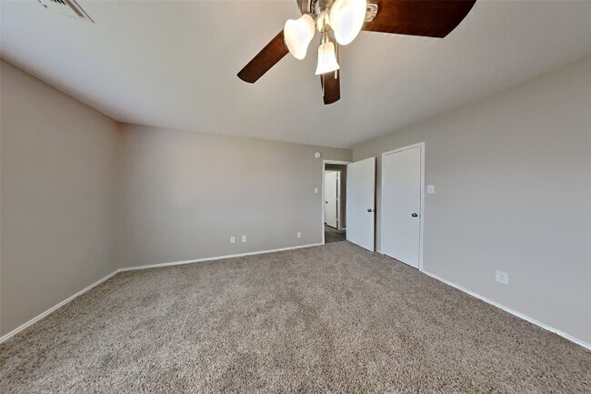 Building Photo - 17303 Davenway Dr
