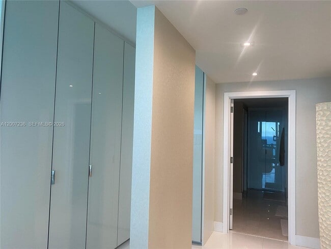 Building Photo - 17121 Collins Ave