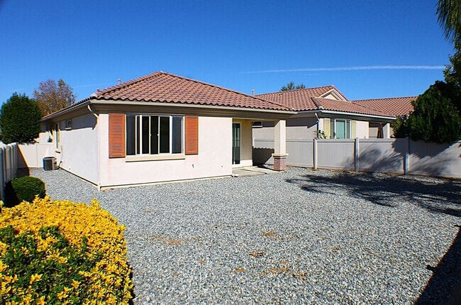 Building Photo - Resort Style Living In Lovely Solera Oaks