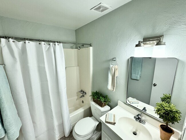 Building Photo - Updated & Ready 02-02-26! Adorable 3-Bedroom Ranch 4 Miles to Dam Neck Base & Oceana - HUGE Fence...