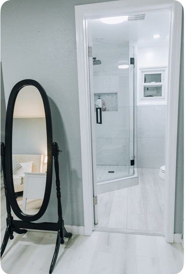 Building Photo - Furnished Home in HB