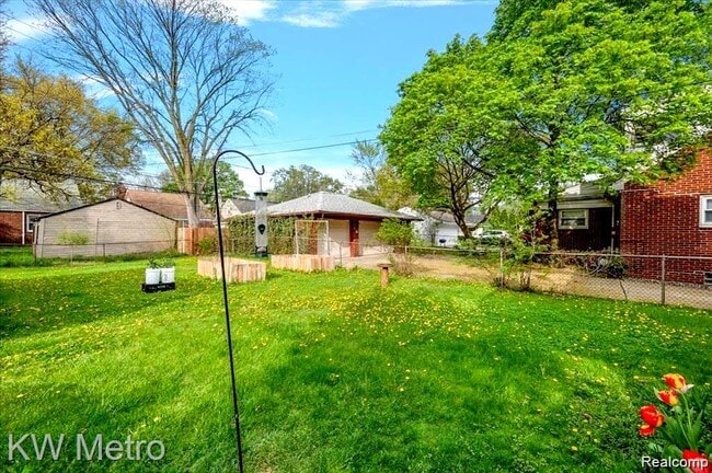 Building Photo - 2182 Vernier Rd