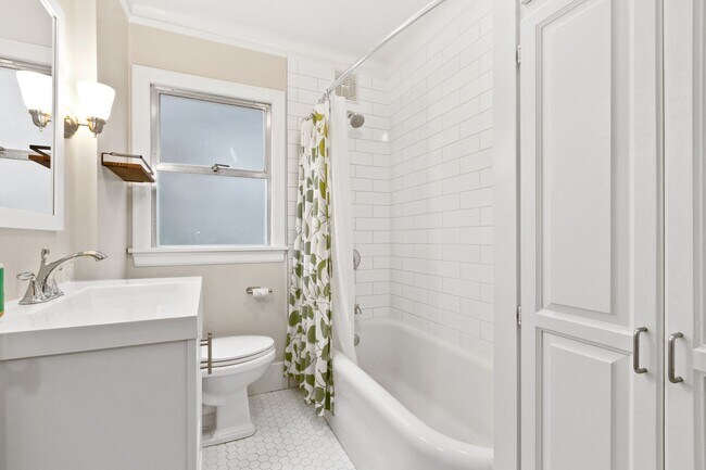 Building Photo - 4Bd/1.5Ba Seattle House