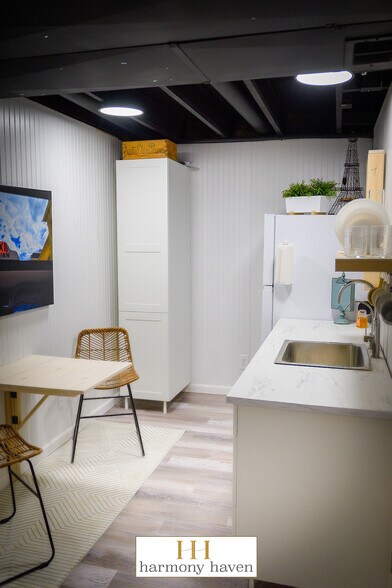 Kitchen - 17016 Foxton Dr