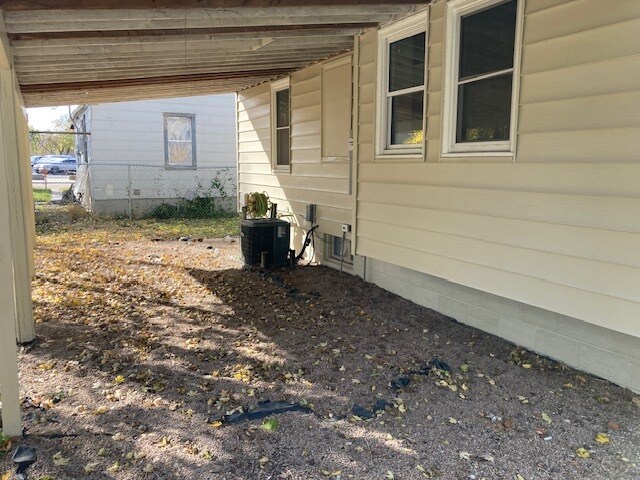 Building Photo - 115 W 13th St