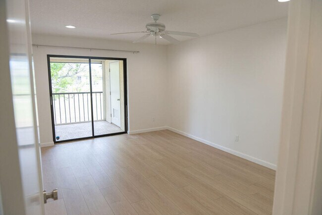 Building Photo - 602 Pinecrest Cir