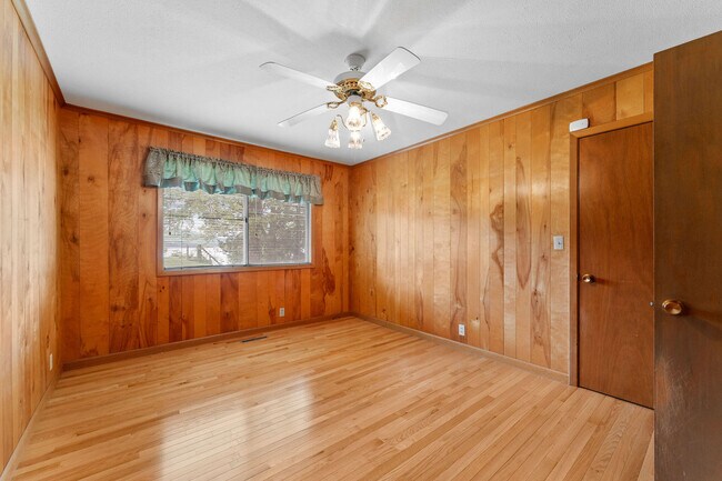 Building Photo - 471 Parkside Dr