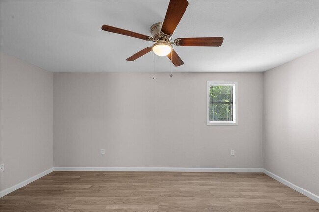 Building Photo - 10118 Norvic St
