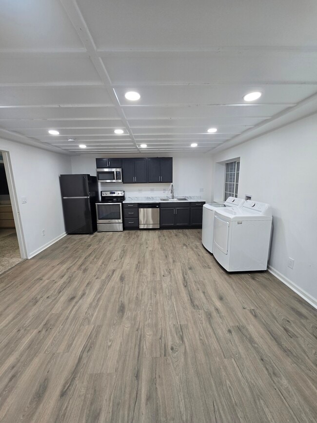 Building Photo - 3877 W Holyoke Pl