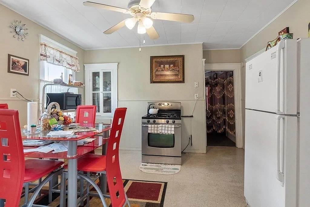 Building Photo - 11 Mars St