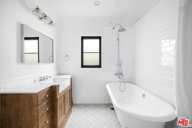 Building Photo - 10525 Cushdon Ave