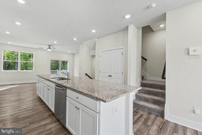 Building Photo - 238 Waterstone Rd