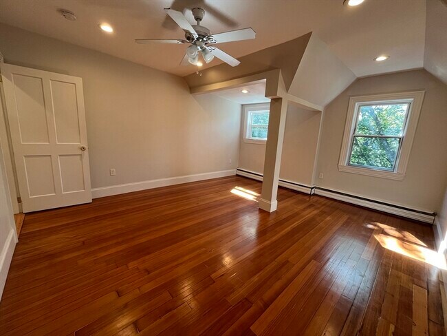 Building Photo - 90 Lyndhurst St