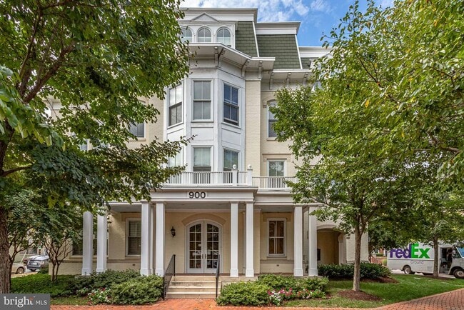 Building Photo - 910 Powhatan St