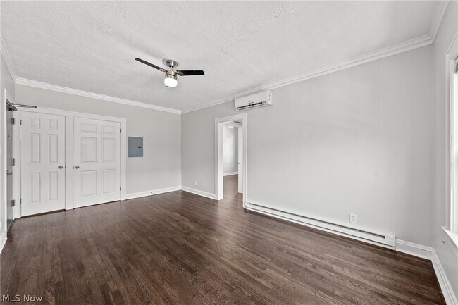 Building Photo - 1385 Cranford Ave