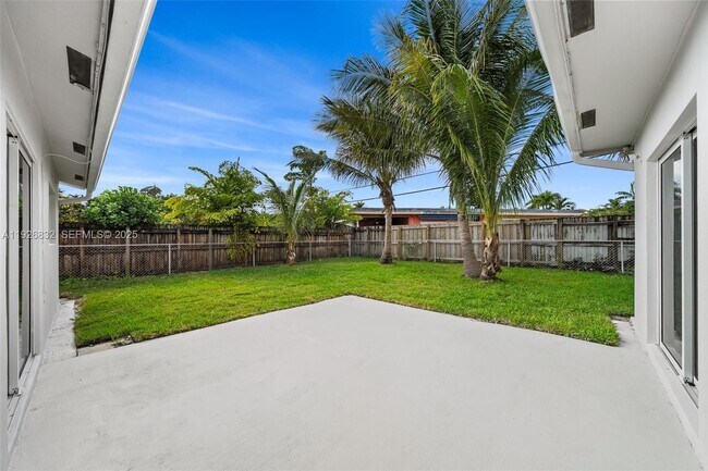 Building Photo - 3925 NW 19th Ave