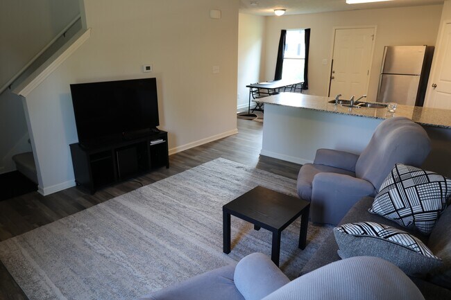 Building Photo - 1503 W Saxon Dr