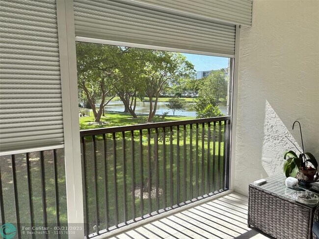 Building Photo - 2112 S Cypress Bend Dr