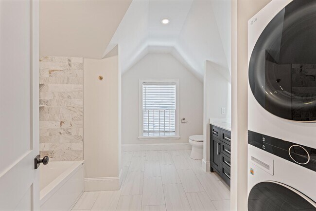 Building Photo - 48-50 Water st - Unit 3