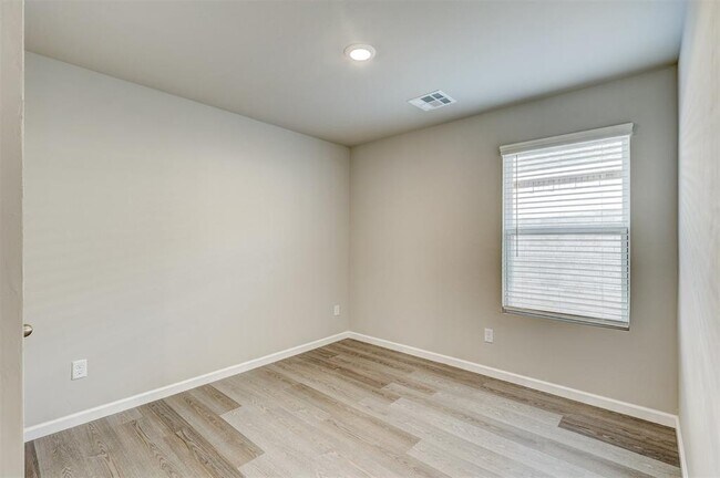 Building Photo - 4109 Sara Pk Dr