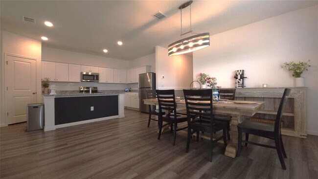 Building Photo - 124 Blazilmar Ln