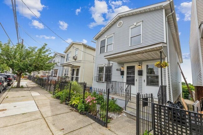 Building Photo - 260 Randolph Ave