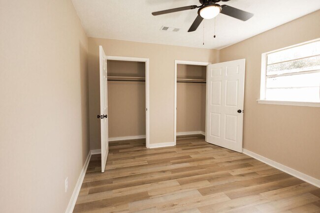 Building Photo - 732-732 Randall St