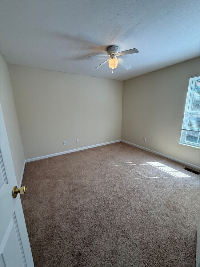 Building Photo - Great location! 3 Bedroom Home in Highly Desirable area of Farragut!