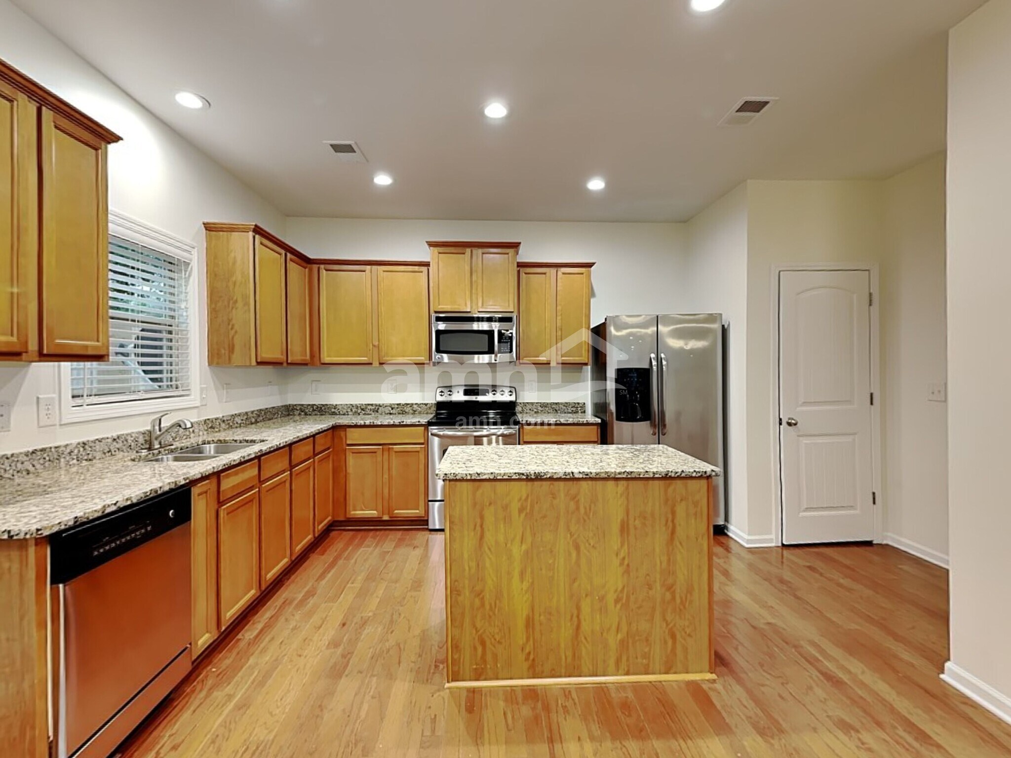 Building Photo - 17 Phaeton Ave