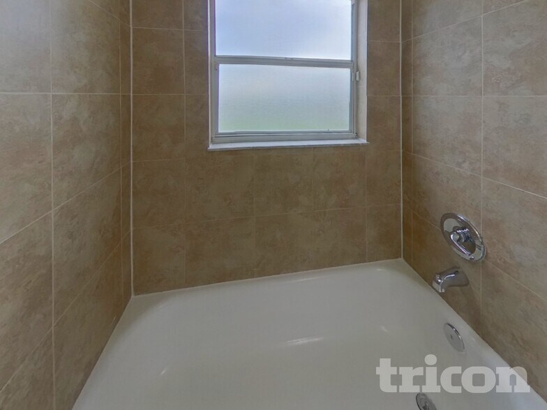 Building Photo - 7812 Sagebrush Pl