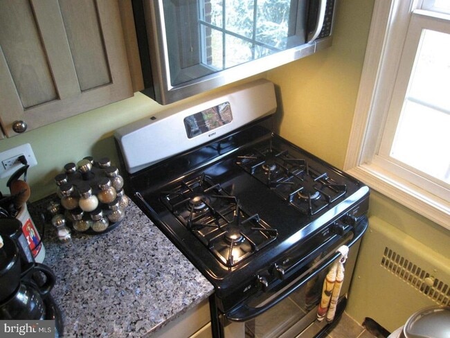 Building Photo - 4374 N Pershing Dr