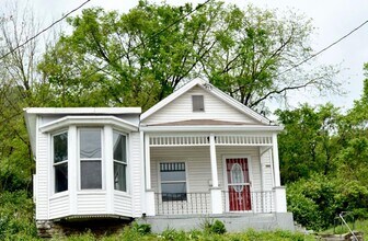 Building Photo - 4582 Eastern Ave
