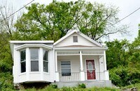 Building Photo - Cute 2 bed 1 Bath Home!  Huge Walk in Closet!!!!