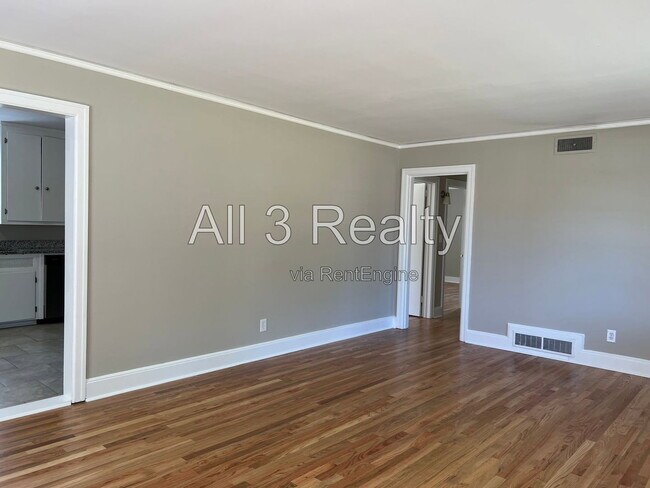 Building Photo - 723 Hillman St