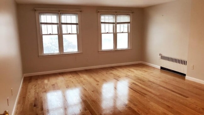 Building Photo - 38 Hood St