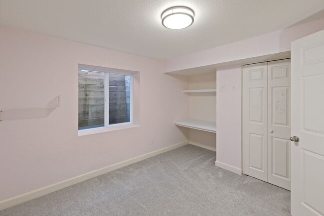 Building Photo - Spacious 6-Bedroom / 3.5-Bath Home — Great Location + Solar Savings!