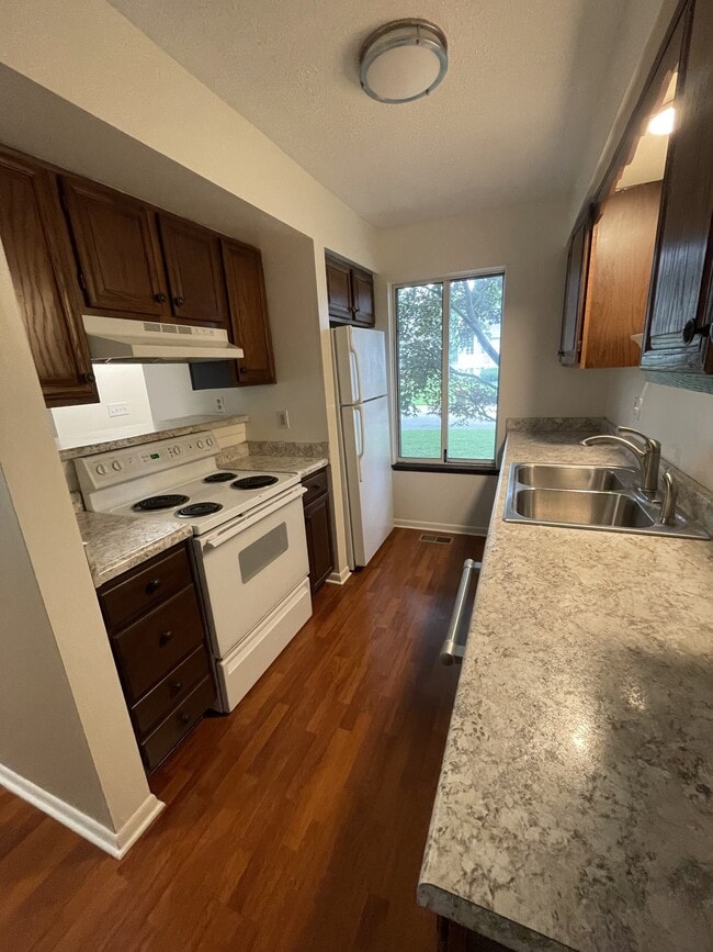 Building Photo - 2177 Woodleaf Ct