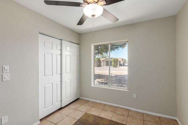 Building Photo - 961 W Fogal Way