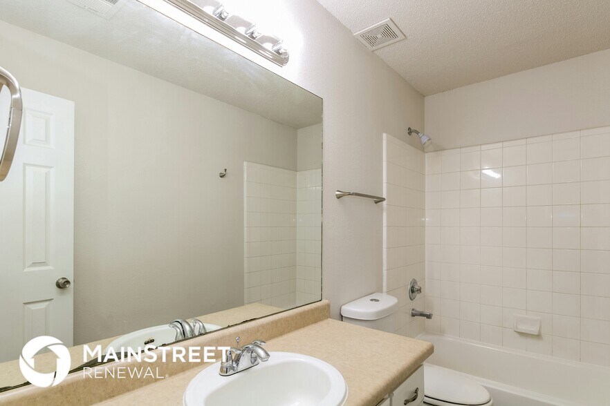 Building Photo - 4660 Royal View Dr