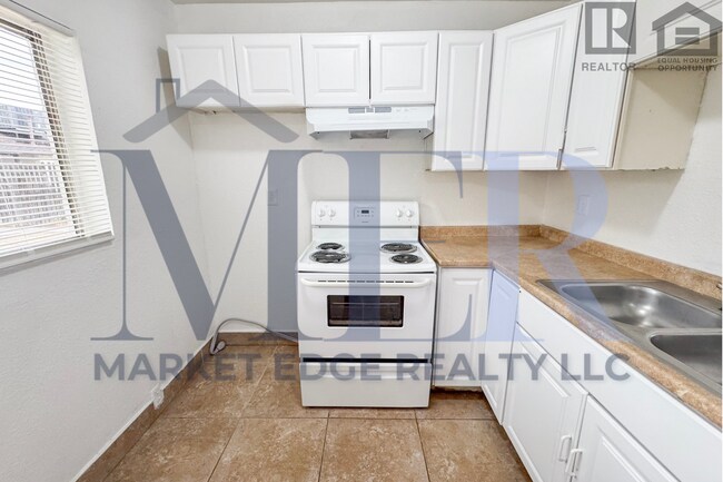 Building Photo - 1Bed/1Bath Apt at 16th St/Thomas Rd! -- NO HOA! FENCED-IN YARD! -- NO APPLICATION FEE!