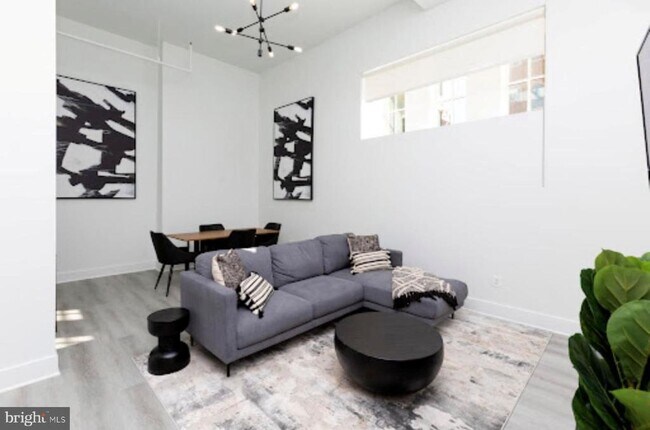 Building Photo - 300 Cathedral St