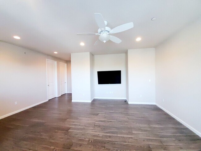 Building Photo - 618 Montage Cir