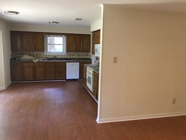 Building Photo - 1115 Briar Creek Rd